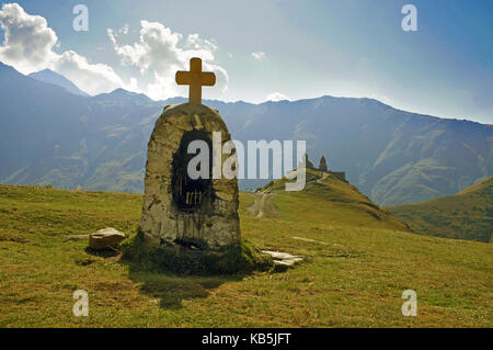 Kapelle und Kirche in Stepantsminda (Kazbegi) in Georgien Stockfoto