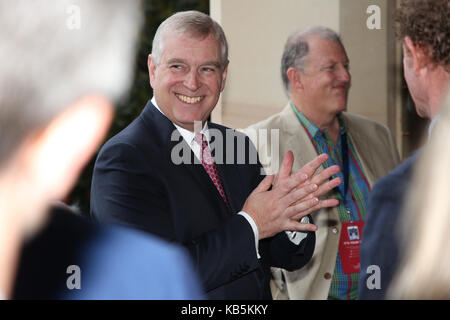 Sydney, Australien. 28 Sep, 2017. Seine Königliche Hoheit, Prinz Andrew, der Herzog von York kündigte die Tonhöhe @ Palast Sieger an der Government House in Sydney. Pitch @ Palace ist die weltweite Initiative, wo die Unternehmer die Gelegenheit erhalten, ihre Ideen nicht nur die Tonhöhe, sondern vor allem zum Netz mit einigen der mächtigsten Wirtschaftsführer der Welt. Credit: Richard Milnes/Alamy leben Nachrichten Stockfoto