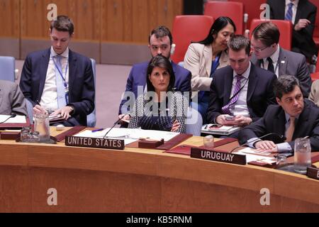 Vereinten Nationen, New York, USA, 28. September 2017 - Nikki R. Haley, United States Ständiger Vertreter bei den Vereinten Nationen während der Tagung des Sicherheitsrates auf Bedrohungen des Weltfriedens und der internationalen Sicherheit durch terroristische Handlungen heute auf das UN-Hauptquartier in New York verursacht. Foto: Luiz Rampelotto/EuropaNewswire | Verwendung weltweit Stockfoto