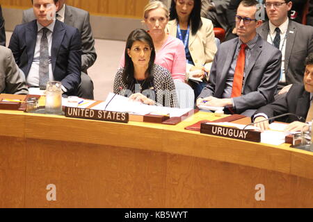 Uno, New York, USA. 28 Sep, 2017. US-Botschafter Nikki Haley sprach über Myanmar Krise der Rohingya-Flüchtlinge in Bangladesch im UN-Sicherheitsrat. Quelle: Matthew Russell Lee/Alamy leben Nachrichten Stockfoto