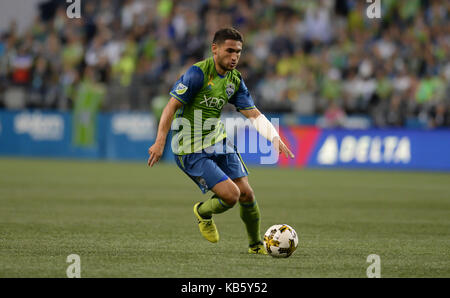 Seattle, Washington, USA. 27 Sep, 2017. Signalgeber Mittelfeldspieler CHRISTIAN ROLDAN (7) in Aktion gegen die Vancouver Whitecaps in einem MLS Match im Century Link Feld in Seattle, WA. Credit: Jeff Halstead/ZUMA Draht/Alamy leben Nachrichten Stockfoto