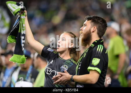 Seattle, Washington, USA. 27 Sep, 2017. Seattle ECS Fans singen während der MLS Übereinstimmung zwischen den Vancouver Whitecaps und Seattle Sounders im Century Link Feld in Seattle, WA. Credit: Jeff Halstead/ZUMA Draht/Alamy leben Nachrichten Stockfoto