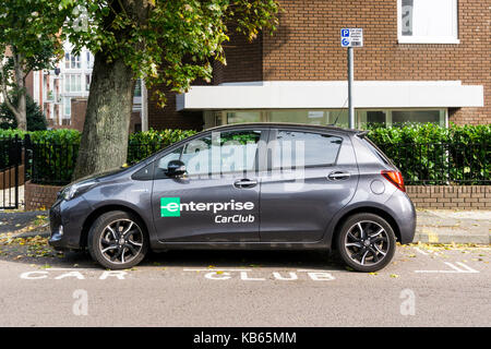 Ein Enterprise Car Club hybrid Auto in einer Präferenziellen dedizierte Car Club nur für Mitglieder Parkplatz. Stockfoto