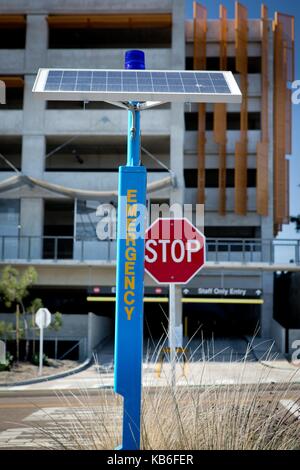 Not-Telefon, durch Solarzellen mit Strom versorgt, an der UCSD Science Research Park in La Jolla, im Juni 2017. | Verwendung weltweit Stockfoto