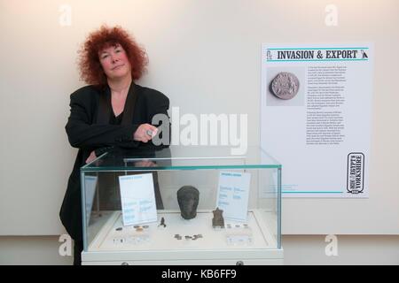 Professor joann Fletcher im alten Ägypten in Yorkshire, Ausstellung, Erfahrung barnsley Museum, South Yorkshire, UK. Stockfoto