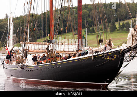 Die Bluenose II trifft in seinen Heimathafen von Lunenburg, Nova Scotia am 30. August 2017. Von Smith und Rhuland es gebaut wurde, das Original zu entsprechen. Stockfoto