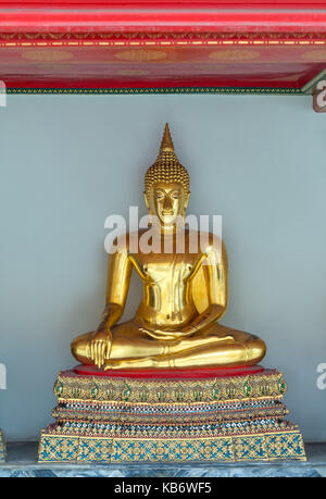 Golden Buddha Statue in Thailand Tempel. Religion Konzept Stockfoto