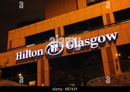 Außerhalb des Hilton Glasgow, Schottland, bei Nacht Stockfoto