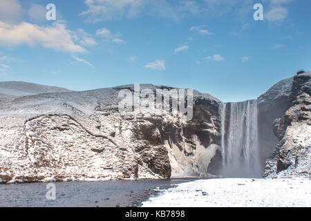 Wasserfall skógafoss an der Südküste Islands Stockfoto