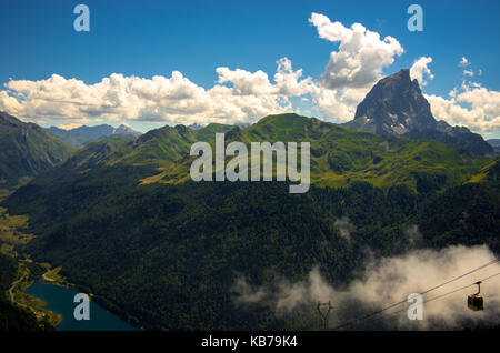 Der Höhepunkt der Ossau über den See von Artouste in Pyrenäen, Frankreich Stockfoto
