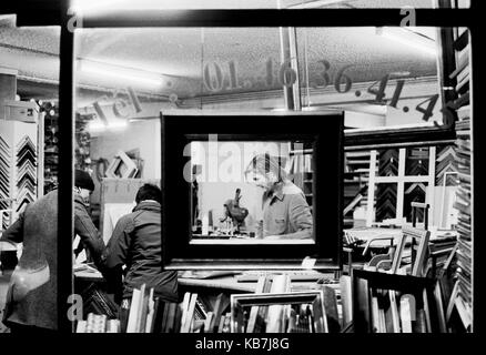 PARIS FRANKREICH - PARIS BILD FRAMER SHOP - PARIS - PARIS - PARIS STREET FOTOGRAFIE - Framing der FRAMER-SILBER FILM © Frédéric BEAUMONT Stockfoto