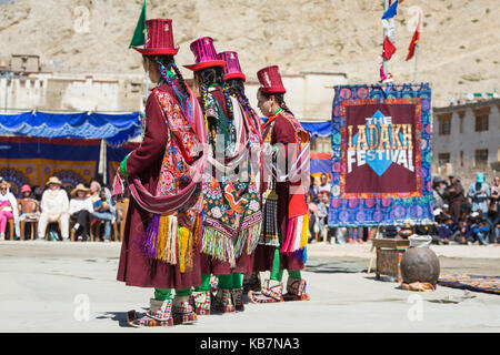 Leh, Indien - 20. September 2017: Unbekannter Künstler in ladakhi Kostüme in die Ladakh Festival am 20. September 2017, Leh, Indien. Stockfoto