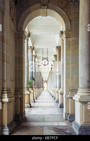 Karlsbad, Tschechische Republik - 23. September 2017: Mill Colonnade in Karlsbad, der meistbesuchte Kurort in der Tschechischen Republik. Stockfoto
