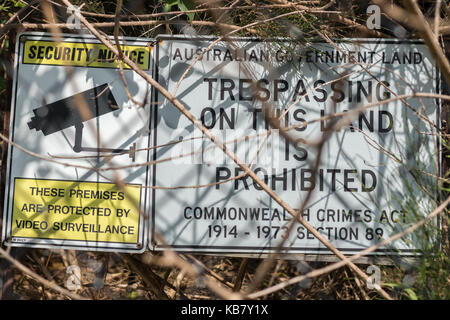 Keine trepass Überwachung Zeichen über das öffentliche Eigentum in Australien. Stockfoto