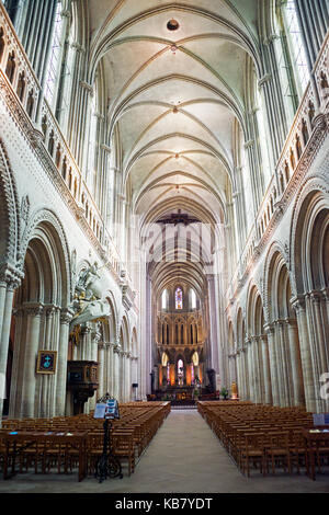 Innenraum der Kathedrale von Bayeux Normandie Frankreich Stockfoto