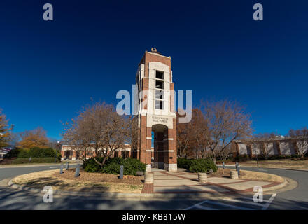 Alan J. White Bell Tower an der Elon University in Elon, North Carolina. Erbaut 1968. Stockfoto