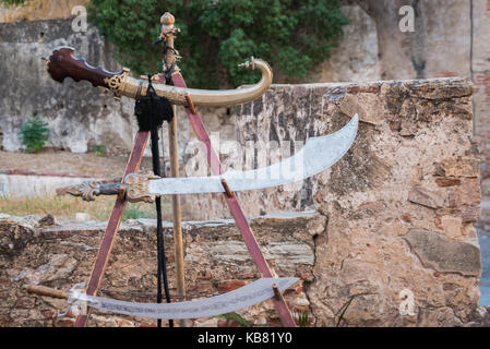 Alte arabische Schwerter in Almossassa, Badajoz. Stockfoto