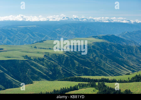 Luftaufnahme des Oregon langen Grat und Hells Canyon mit Idaho sieben Teufel Berge in der Ferne. Stockfoto