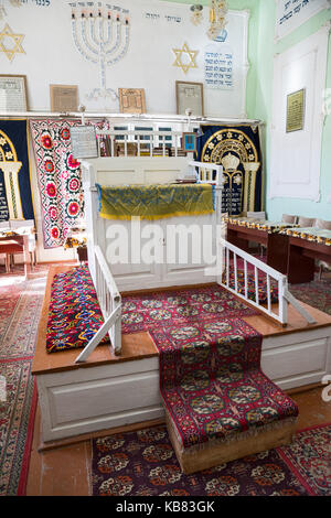 Buchara, Usbekistan - Oktober 19, 2016: Das Interieur der ersten Synagoge in Buchara. Bima ist die Plattform in der Mitte der Synagoge und ein Stockfoto