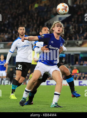 Everton ist Tom Davies in Aktion während der UEFA Europa League, Gruppe E Spiel im Goodison Park, Liverpool. Stockfoto