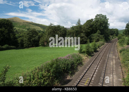 Edale Bahnstrecke über Hoffnung in Richtung Hügel verlieren Stockfoto