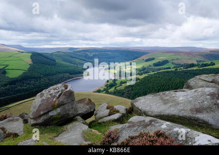 Ladybower Resevoir von Derwent Kante Stockfoto