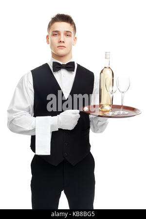 Porträt der jungen Ernst Kellner mit einer Flasche Weißwein und Gläser Glas auf Fach isoliert auf weißem Hintergrund Stockfoto