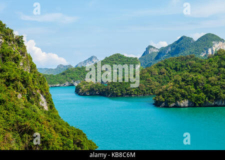 Tropische Inselgruppe in Ang Thong National Marine Park, Thailand. Ansicht von oben Stockfoto