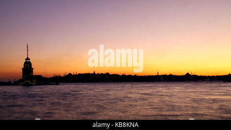 Silhouette von Maiden's Tower, Istanbul Stockfoto