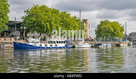 BRISTOL ENGLAND STADTZENTRUM WESTERN DOCK HOTWELLS VERSCHIEDENE BOOTE IM HAFEN Stockfoto