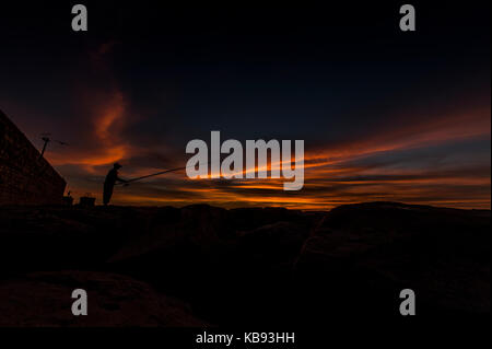 Fischer Fänge Fischen bei Sonnenuntergang Stockfoto