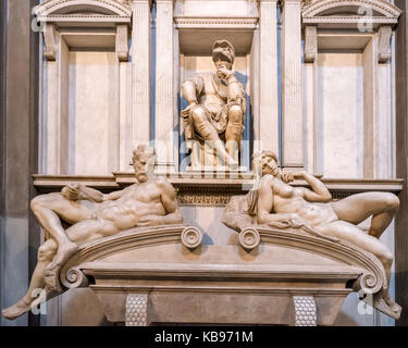 Das Grab von Lorenzo, Herzog von Urbino von Michelangelo, Cappelle Medicee, Kirche San Lorenzo, Florenz, Italien. Stockfoto