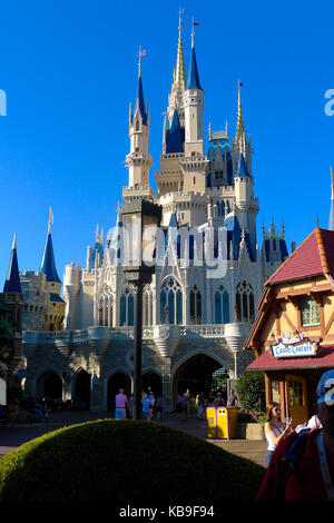 Cinderella's Castle in der Morgensonne, Magic Kingdom, Disney World, Florida USA Stockfoto