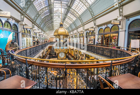 Australien, New South Wales, Sydney, angesichts der Großen Australischen Uhr im Queen Victoria Building Einkaufszentrum Stockfoto