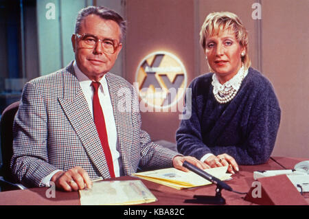 Aktenzeichen XY ungelöst, Sendereihe, Deutschland 1988, Fahnder: Eduard Zimmermann mit Assistentin Sabine Zimmermann Stockfoto