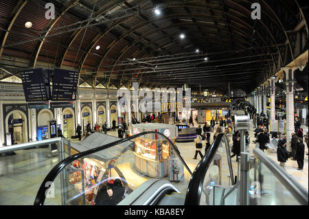 Bahnhofshalle (die "Rasen") an der Paddington Station. London. Stockfoto