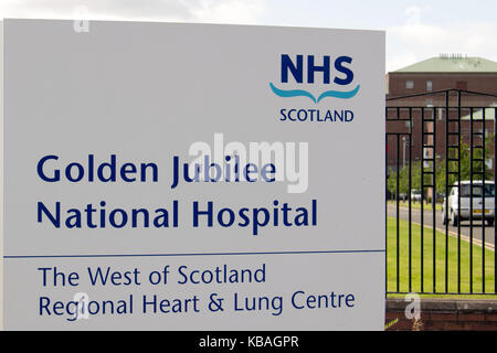 NHS Schottland signage Außerhalb der Golden Jubilee National Hospital und westlich von Schottland regionale Herz und Lunge, Dalmuir, Clydebank, Schottland Stockfoto