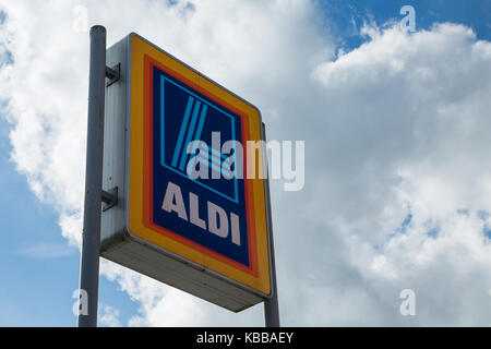 Aldi Supermarkt in Leigh, England, Großbritannien Stockfoto