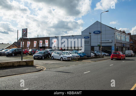 Victoria Garage Auto Sales & Service in Leigh, England, Großbritannien Stockfoto