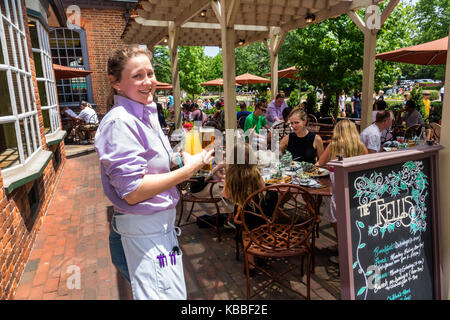 Colonial Williamsburg, Virginia, The Trellis Bar & Grill, Restaurants, Restaurants, Restaurants, Restaurants, Restaurants, Restaurants, Cafés, Bistro, Außenterrasse mit Gehweg Stockfoto