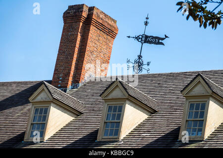 Colonial Williamsburg Virginia, Amerika aus dem 18. Jahrhundert, College of William & Mary, Universität, historischer Campus, Tucker Hall, Außenansicht, Wettervane, 1693, Besucher Stockfoto