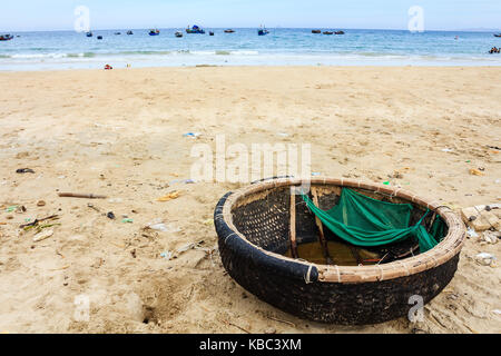 Warenkorb Boote bei bai Dai Strand (auch als Long Beach bekannt), Khanh Hoa, Vietnam. Bai Dai Strand liegt 40 Minuten südlich von Nha Trang Stockfoto