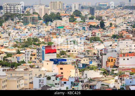 Ho Chi Minh City (Saigon) Skyline mit bunten Haus, vietnam Saigon ist die grösste Stadt und das wirtschaftliche Zentrum Vietnams. Stockfoto