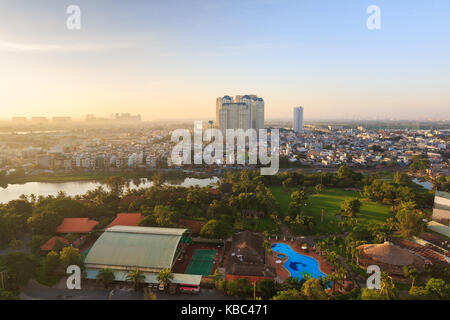 Panoramablick von Ho Chi Minh City (Saigon) im Sonnenaufgang, vietnam Ho Chi Minh City ist die grösste Stadt und das wirtschaftliche Zentrum Vietnams. Stockfoto