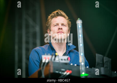 Die international renommierte norwegische Jazzband Jaga Jazzist spielt ein Live-Konzert beim norwegischen Musikfestival Bergenfest 2015 in Bergen. Hier ist Musiker Øystein Moen auf Keyboards live auf der Bühne zu sehen. Norwegen, 13/06 2015. Stockfoto