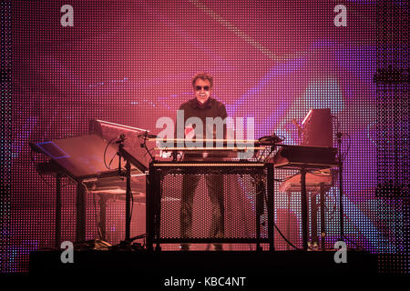 Der französische Komponist, Musikproduzent und Musiker Jean-Michel Jarre spielt ein Live-Konzert im Oslo Spektrum. Norwegen, 28/10 2016. Stockfoto