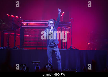 Der französische Komponist, Musikproduzent und Musiker Jean-Michel Jarre spielt ein Live-Konzert im Oslo Spektrum. Norwegen, 28/10 2016. Stockfoto