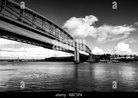 Die Royal Albert Bridge ist eine Brücke überspannt den Fluss Tamar in England zwischen Plymouth, Devon und Saltash, Cornwall. Stockfoto