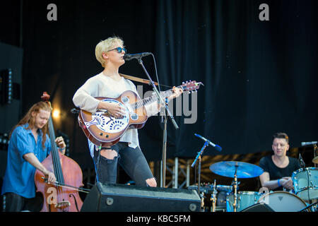 Der englische Singer/Songwriter und Folk Musiker Laura Marling führt ein Live Konzert in der norwegischen Musik Festival Øyafestivalen 2015 in Oslo. Norwegen, 14.08 2015. Stockfoto