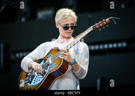 Der englische Singer/Songwriter und Folk Musiker Laura Marling führt ein Live Konzert in der norwegischen Musik Festival Øyafestivalen 2015 in Oslo. Norwegen, 14.08 2015. Stockfoto